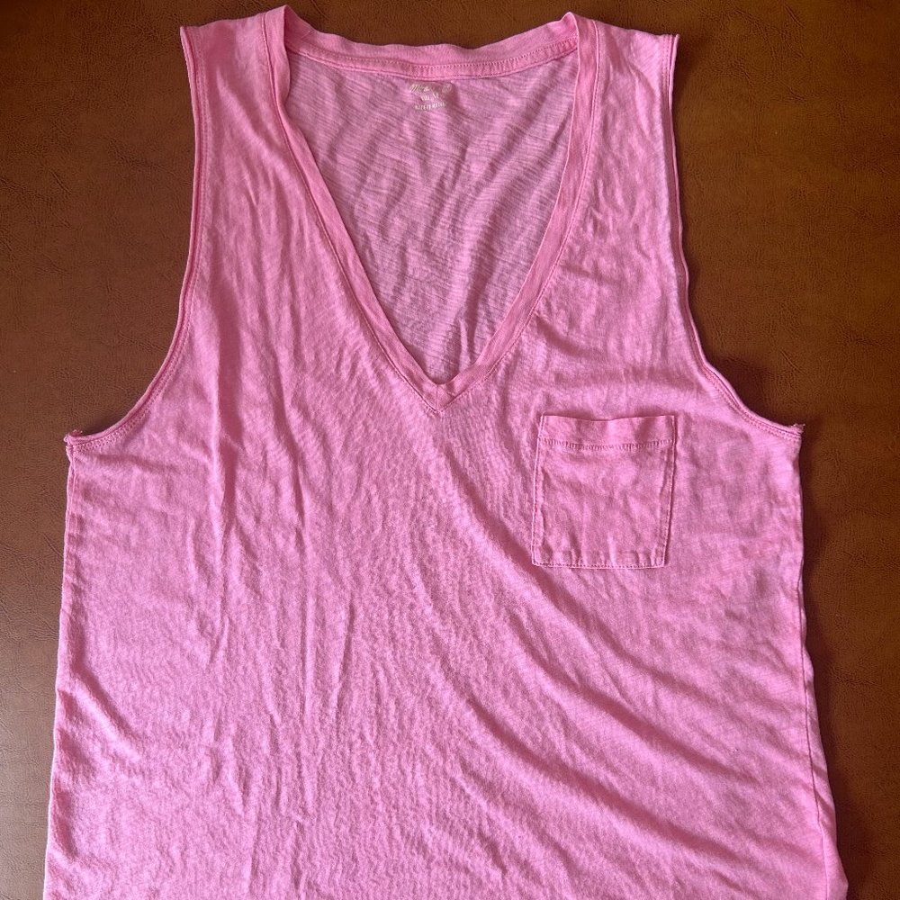 Madewell - Barbiecore - V neck pocket front tank - M - Gently Worn